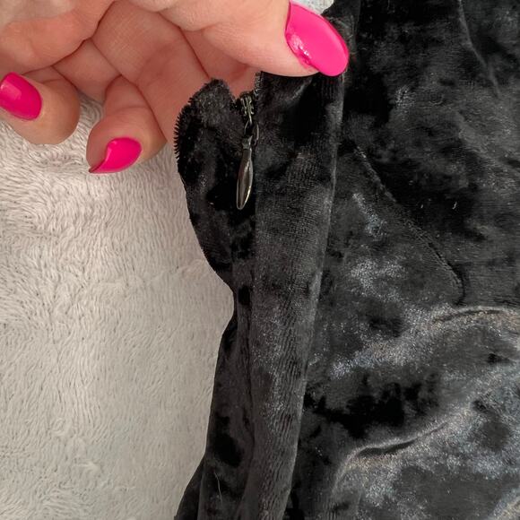 BuffBunny Velvet Cropped Glam Tank Top Black Adjustable Straps Size M Y2K NWT - Picture 3 of 11